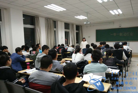 辅导员讲话 计算机院 冯涛 摄