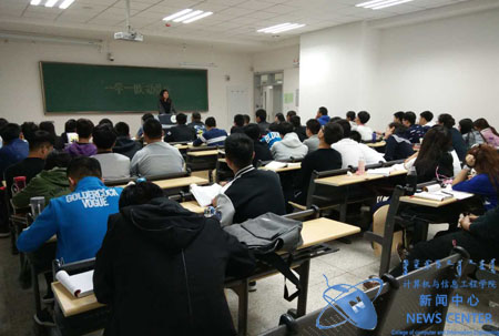 辅导员讲话 计算机学院 王浩东 摄