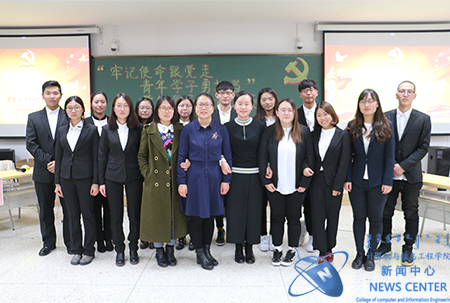 评委和参赛选手合影 计算机学院 姜禄 摄