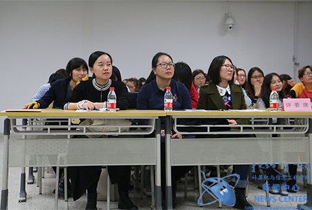 评委老师观看比赛 计算机学院 姜禄 摄