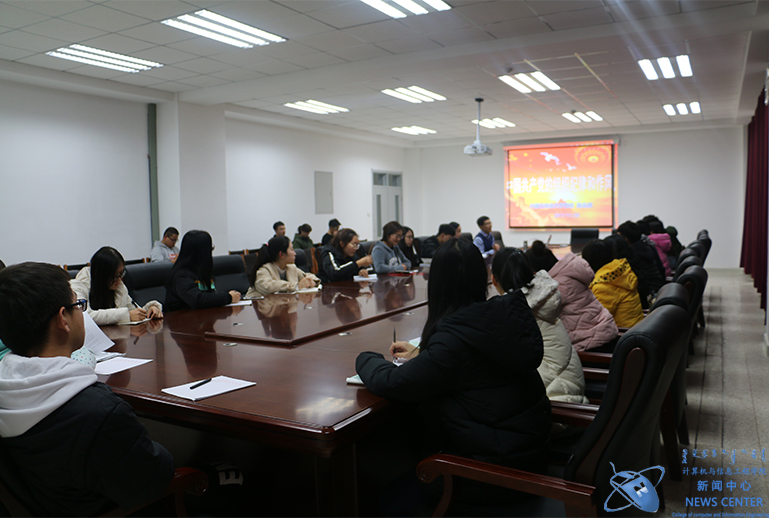 同学们认真听讲 计算机学院 崔鑫瑶 摄