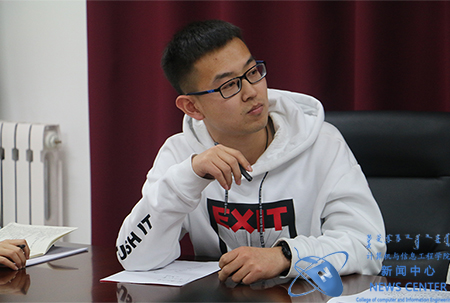 同学发言 计算机学院 秦路奇 摄